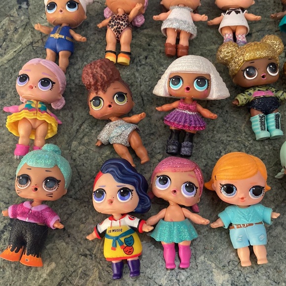 52 LOL Doll collection with accessories and wigs - Picture 10 of 12